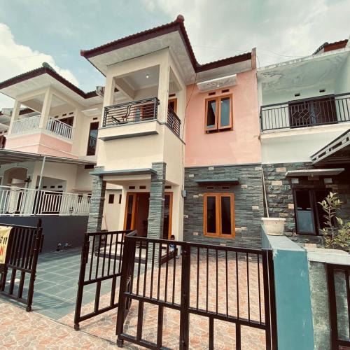 Batu Apartment | Villa Oentoeng 2 Batu City 3 Rooms