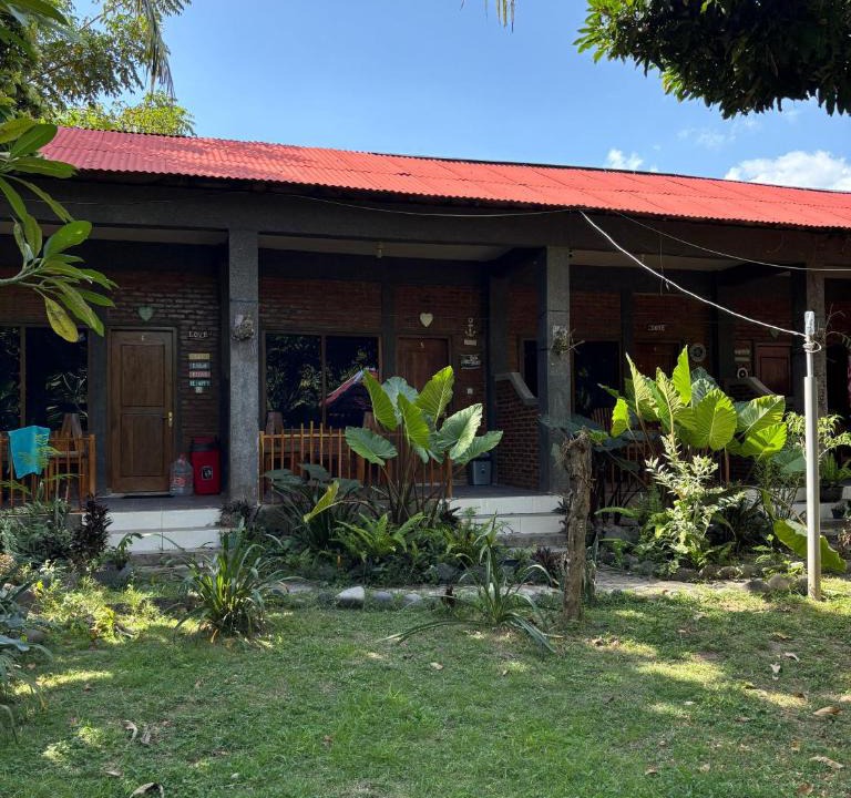 Hu'u House | Vivian's Lakey peak homestay