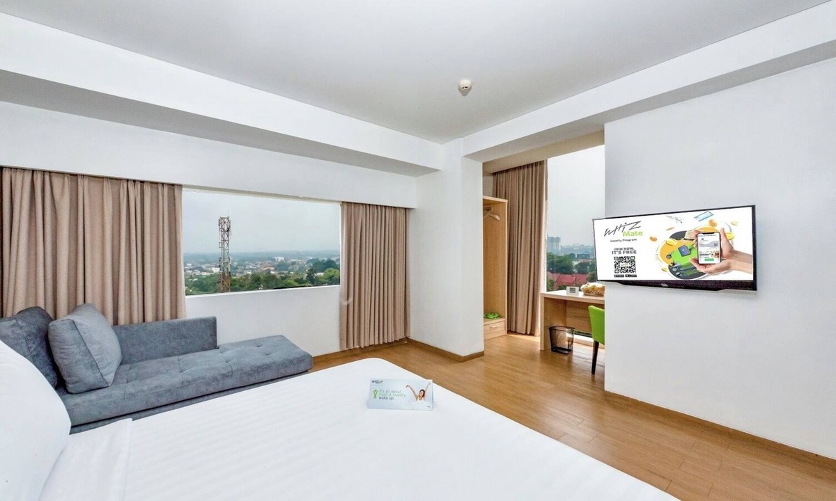 Tegalgundil Hotel | Whiz Prime Hotel Pajajaran Bogor