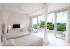 Beachside 3 Bedroom Villa Seminyak, Modern in Seminyak
