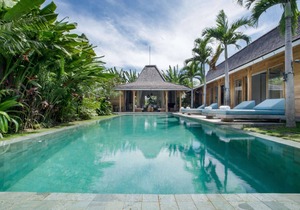 Picture Relaxing Beside Your Private Pool in Kerobokan, Bali Villa 2007 in Bali