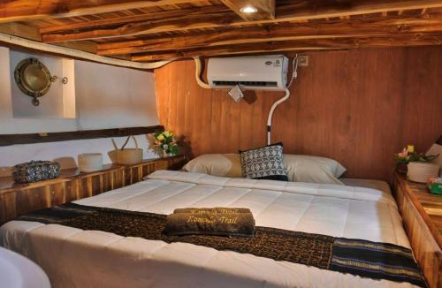 Labuan Bajo Boat Rental | 2 Days Private Charter Boat best komodo tour