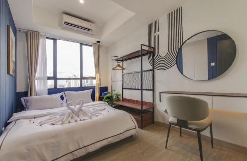 Pinang Apartment | 2BR Collins Art Deco W Pool & Playstation 5