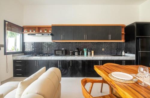 Batubelig Villa | 4 Bd Seminyak Retreat Rice Fields 4 mins to Beac