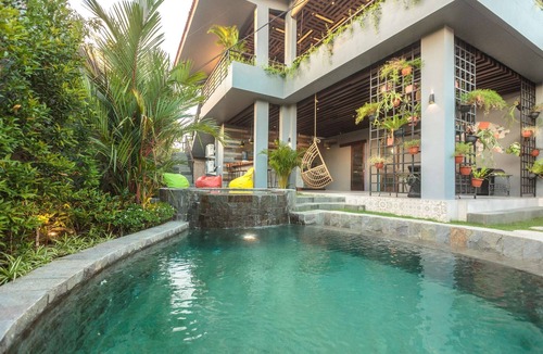 Seminyak Villa | 7Room Villa in central Seminyak | Private Pool & 7BR