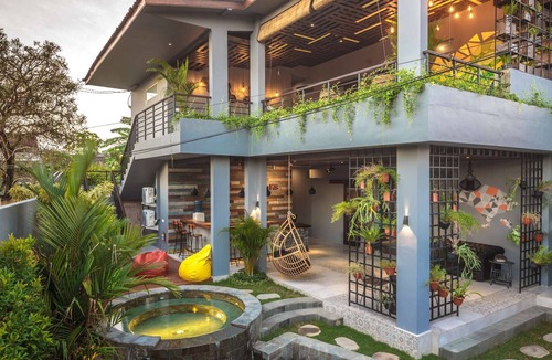 Seminyak Villa | 7Room Villa in central Seminyak | Private Pool & 7BR