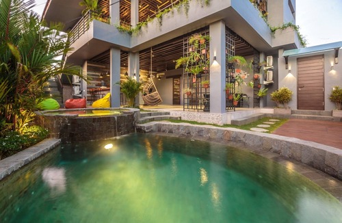 Seminyak Villa | 7Room Villa in central Seminyak | Private Pool & 7BR