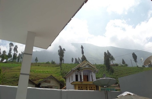 Ngadisari House | A double bedroom near Rehat Bromo Rst. & Warung Rinjani
