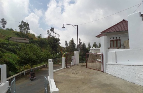Ngadisari House | A double bedroom near Rehat Bromo Rst. & Warung Rinjani