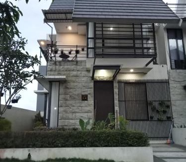 Ngaglik Villa | Anagata House-villa 3BR at C8 Grand Kusuma Hill