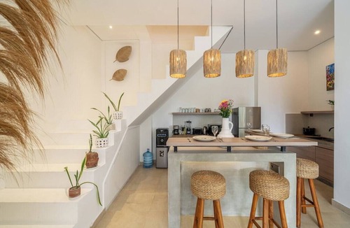 Banjar Semer Villa | Arawan Villa - Tropical 3BR Retreat in Canggu w Pool & Patio