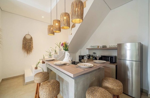 Banjar Semer Villa | Arawan Villa - Tropical 3BR Retreat in Canggu w Pool & Patio