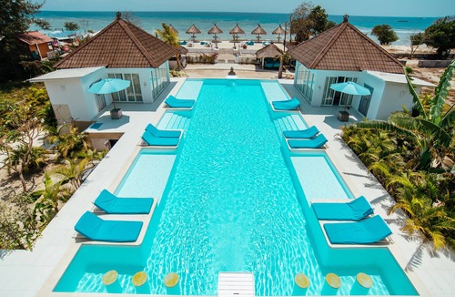 Gili Trawangan Villa | Beachfront villa - 500 m2- 9 rooms You will feel at home, but with hotel service