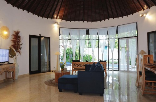 Sunset Road Villa | Beatrix Villa Seminyak with Private Pool & Garden