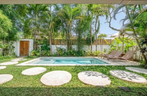 Penestanan Villa | Berapi by EVDEkimi - Lush Garden Villa with Pool & Outdoor Lounge