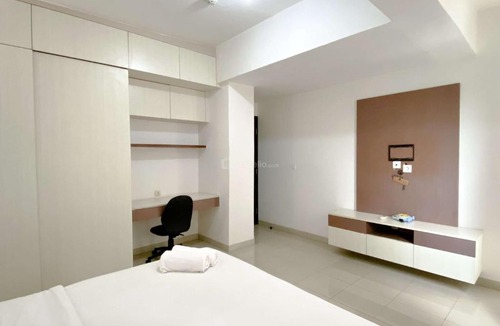 Legok Apartment | Best Price and Comfortable 2BR Park View Condominium Apartment By Travelio