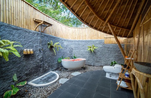 Selat Villa | Breezy hill bamboo retreat