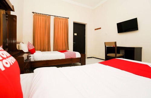 Probolinggo Hotel | Capital O 1430 Hotel Ratna Syariah