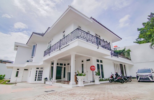 Bangka Hotel | Capital O 90342 Kemang Garden