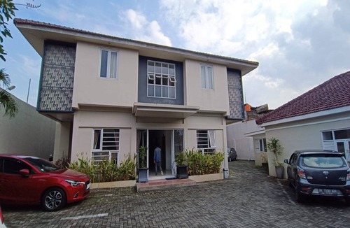 Colomadu Hotel | Capital O 94128 The Bale Teras't