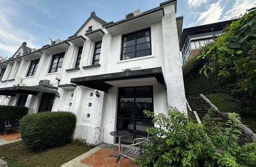 Setiabudi House | Casa D'Ladera Deluxe Double + Parking