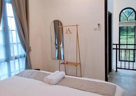 Parongpong Villa | Casa de Garde - 3 King Bedroom Lembang with pool