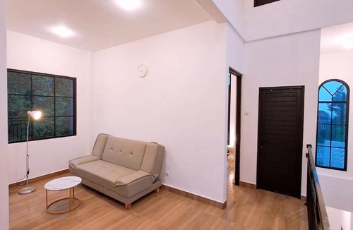 Parongpong Villa | Casa de Garde - 3 King Bedroom Lembang with pool