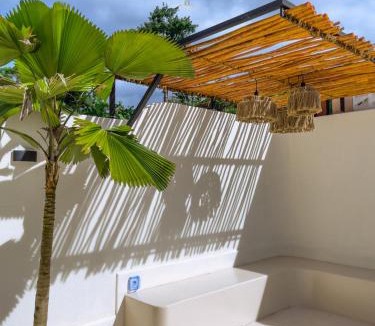 Megamendung Villa | Casa Del La Luna by Nginapsini