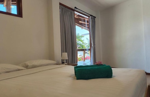 Sekongkang Hotel | Castaway Surf Retreat