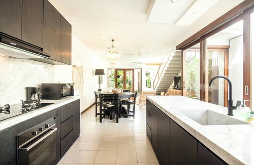 Berawa Villa | Chic 2BR Villas, Brawah, 300m to Coastal Bliss