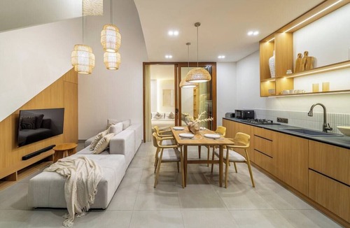 Berawa Villa | Chic 2BR Villa, Pool+Garden, Rooftop, Beach Access