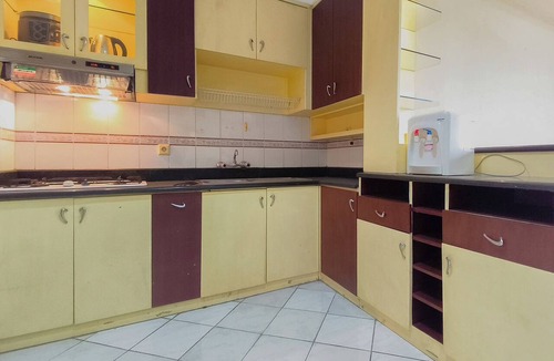Suko Manunggal Apartment | Classic And Warm 2Br At Apartment Taman Beverly