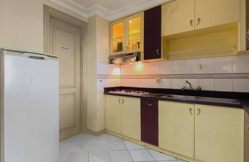 Suko Manunggal Apartment | Classic And Warm 2Br At Apartment Taman Beverly