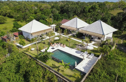 Pecatu Villa | Cliff view 6 Bedroom villa w/private pool and living room next to Padang Beach