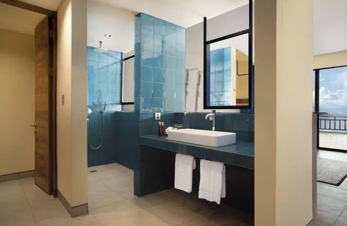 Penida Island Hotel | Clifftop Ocean View Suite with Private Balcony, Panoramic Sea Views & Island Sce