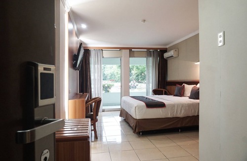 South Tangerang Hotel | Collection O 92122 Series Hotel Serpong