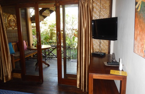 Gili Trawangan House | Comfortable Garden Queen room with hot water and TV