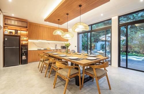 Batubelig House | Contemporary 5BR Luxury Villa – 400m to the Shore
