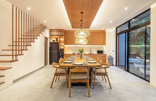 Batubelig House | Contemporary 5BR Luxury Villa – 400m to the Shore