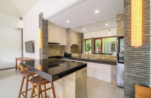 Kerobokan Villa | Cozy 2BR near Canggu's Beaches w Pool & Garden