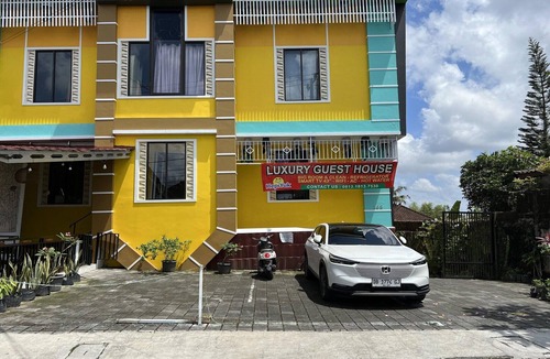 Singakerta House | Cozy Deluxe Double Stay with Modern Comfort