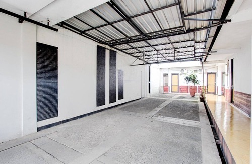 Purwokerto House | Cozy Double Escape W/Free WiFi and Parking