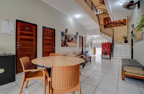 Old Jakarta House | Cozy Double Escape W/Free WiFi and Parking