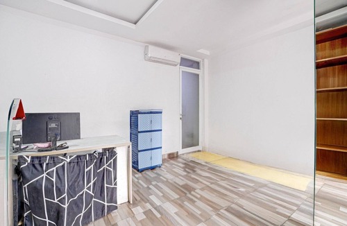 Central Jakarta House | Cozy Double Escape W/Free WiFi and Parking