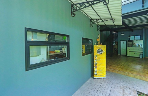 East Jakarta House | Cozy Double Escape W/Free WiFi and Parking
