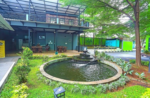 East Jakarta House | Cozy Double Escape W/Free WiFi and Parking