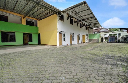 East Jakarta House | Cozy Double Escape W/Free WiFi and Parking