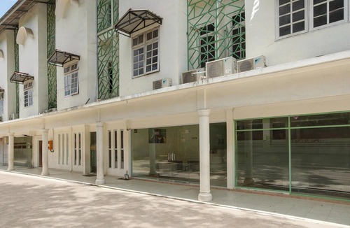 Batam House | Cozy Double Escape W/Free WiFi and Parking