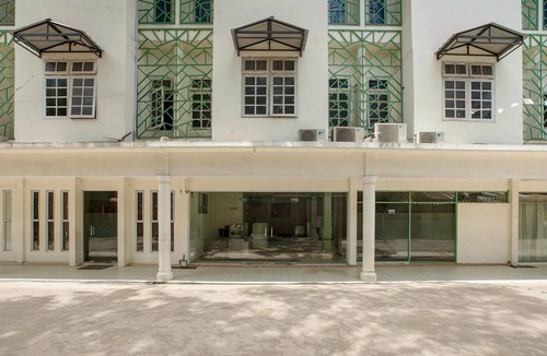 Batam House | Cozy Double Escape W/Free WiFi and Parking