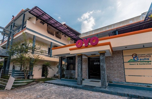 Megamendung House | Cozy Double Escape W/Free WiFi and Parking